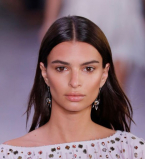 Редкий выход: Эмили Ратаковски приняла участие в модном показе