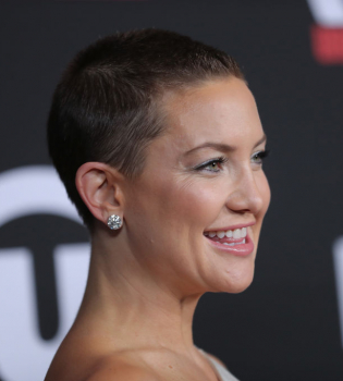 Кейт Хадсон шокировала поклонников новой стрижкой