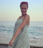 Когда макияж не нужен: Катя Осадчая гуляет по Парижу без косметики