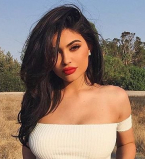 Беременная Кайли Дженнер похвасталась плоским животом