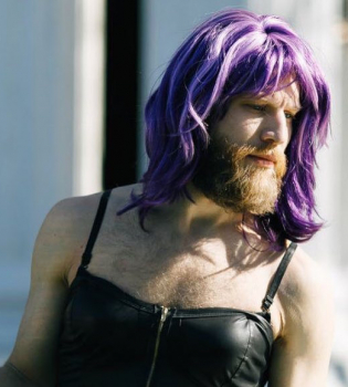 Иван Дорн в женской одежде: за или против