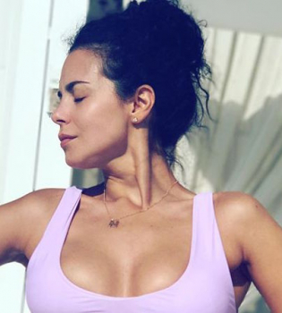 Какая фигура! Пляжные фото Насти Каменских произвели фурор