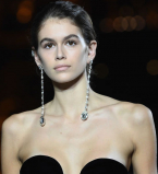 В сети обсуждают неестественную худобу 16-летней дочери Синди Кроуфорд