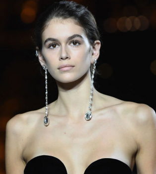 В сети обсуждают неестественную худобу 16-летней дочери Синди Кроуфорд