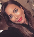 Ани Лорак отпраздновала день рождения в сексуальном черном платье