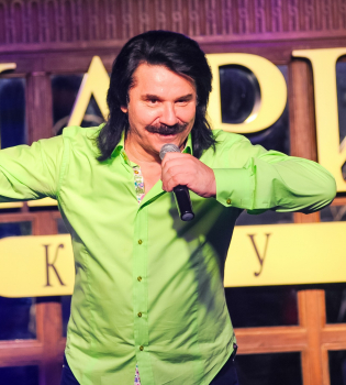 Павло Зибров рассказал, как отрастить пышные усы