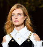 Парижский шик: Наталья Водянова блистает на показе Balmain