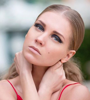 Секси-мама: Кристина Асмус взорвала сеть фото с обнаженными ягодицами