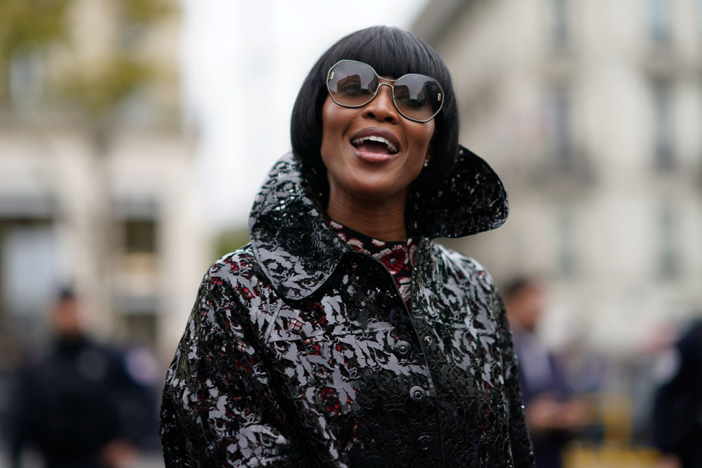 Наоми Кэмпбелл обескуражила необычным нарядом на Неделе моды в Париже