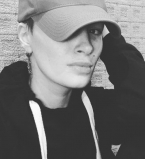 Жертвы ради творчества: Анастасия Приходько в клипе побрилась налысо