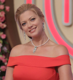 Татьяна Литвинова блистает в коралловом платье с оголенными плечами