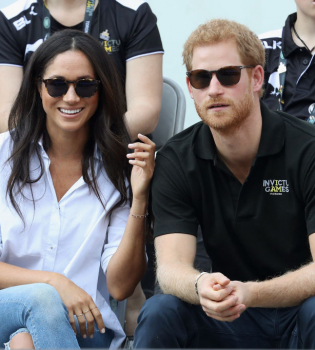 Меган Маркл и принц Гарри первый поцелуй