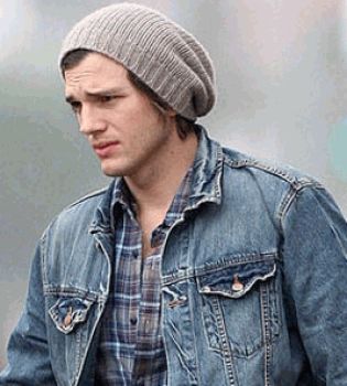 Эштон Катчер расстроенный