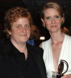 Синтия Никсон со своей женой или мужем