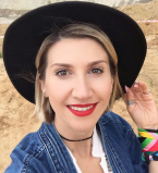 Анита Луценко уехала в Индию без мужа и ребенка