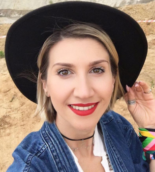 Анита Луценко уехала в Индию без мужа и ребенка