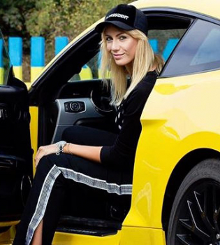 У кого лучше: Леся Никитюк присоединилась к флэшмобу Виктртории Бекхэм и показала свою растяжку