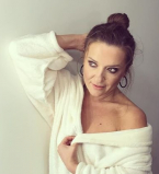 За кулисами &quot;Танці з зірками&quot;: полуобнаженная Наталья Могилевская позирует в халате