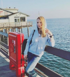 Будни в Лос-Анджелесе: Ольга Фреймут позирует в джинсах и без макияжа