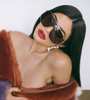 Будущая мама Кайли Дженнер снялась в рекламной кампании своего бренда