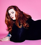 Без комплексов: 155-килограммовая модель Тесс Холидей примерила образ школьницы