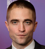 Идеальные скулы, короткая стрижка и строгий костюм: Роберт Паттинсон произвел фурор на красной дорожке