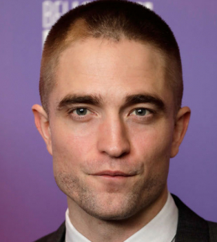 Идеальные скулы, короткая стрижка и строгий костюм: Роберт Паттинсон произвел фурор на красной дорожке