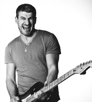 Арсен Мирзоян снял новый клип в Бангладеш