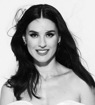 Идеальная красота: Маша Ефросинина опубликовала фото крупным планом