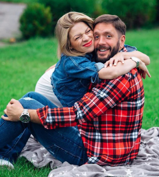 Яна Глущенко выписалась из роддома