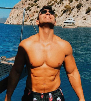 Папина копия: Николай Тищенко показал подросшего сына