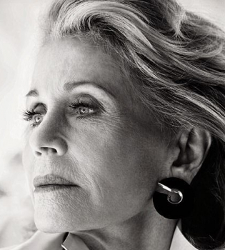 79-летняя Джейн Фонда блистает на обложке глянца без фотошопа