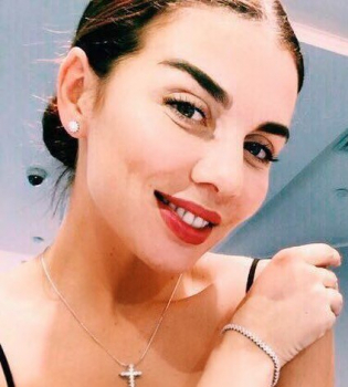 Анна Седокова впервые показала лицо сына Гектора и своего нового бойфренда