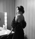 Леди соблазн: Екатерина Кухар появилась на публике в платье с сексуальным разрезом