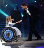 Трогательно до слез! Ахтем Сеитаблаев станцевал с девочкой с ограниченными возможностями