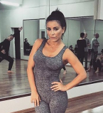 Видео: Ани Лорак эффектно села на шпагат