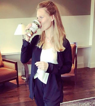 На велосипеде с сыном: новое фото Ольги Фреймут взрывало сеть