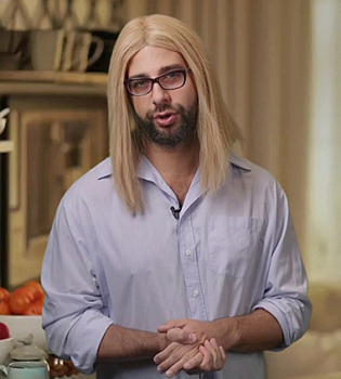 Иван Ургант в парике блондинки снял пародию на Ксению Собчак