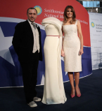 Мелания Трамп передала свое платье с инаугурационного бала в Музей американской истории