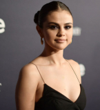 Сильно похудевшая, но безумно красива: Селена Гомес впервые вышла в свет после пересадки почки