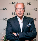 Итальянский дизайнер Гий Фулоп