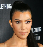 Мама троих детей Кортни Кардашьян обескуражила публику сексуальным нарядом