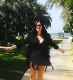 Горячо: Ирина Дубцова показала фигуру в фиолетовом бикини