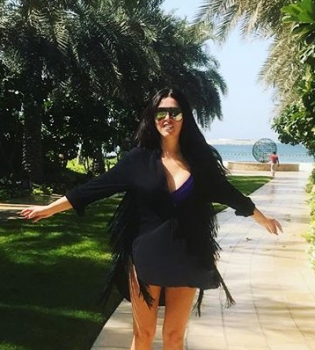 Горячо: Ирина Дубцова показала фигуру в фиолетовом бикини