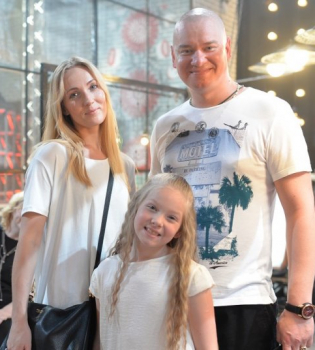 Евгений Кошевой и его жена обвенчались в Черногории