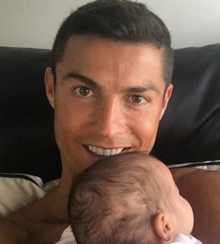 Криштиану Роналду сообщил пол и имя будущего ребенка