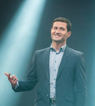 Финалист шоу "Танці з зірками" Ахтем Сеитаблаев опубликовал фото с тремя детьми