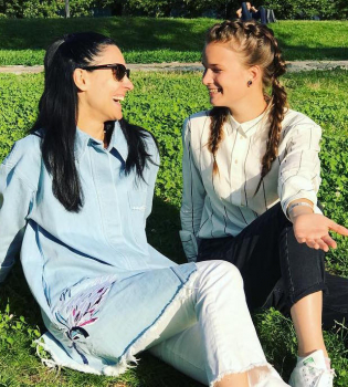 Каникулы на двоих: Маша Ефросинина уехала с дочкой в Германию