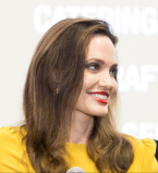 Еще больше цвета: Анджелина Джоли блистает в ярком желтом платье