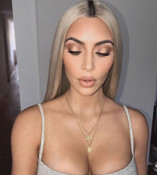 Словно сестры: Ким Кардашьян восхитила поразительным сходством со своей матерью